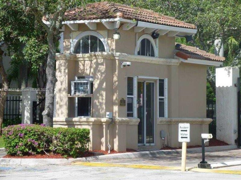 1551 Seagrape Way, Hollywood FL  33019-4862 exterior