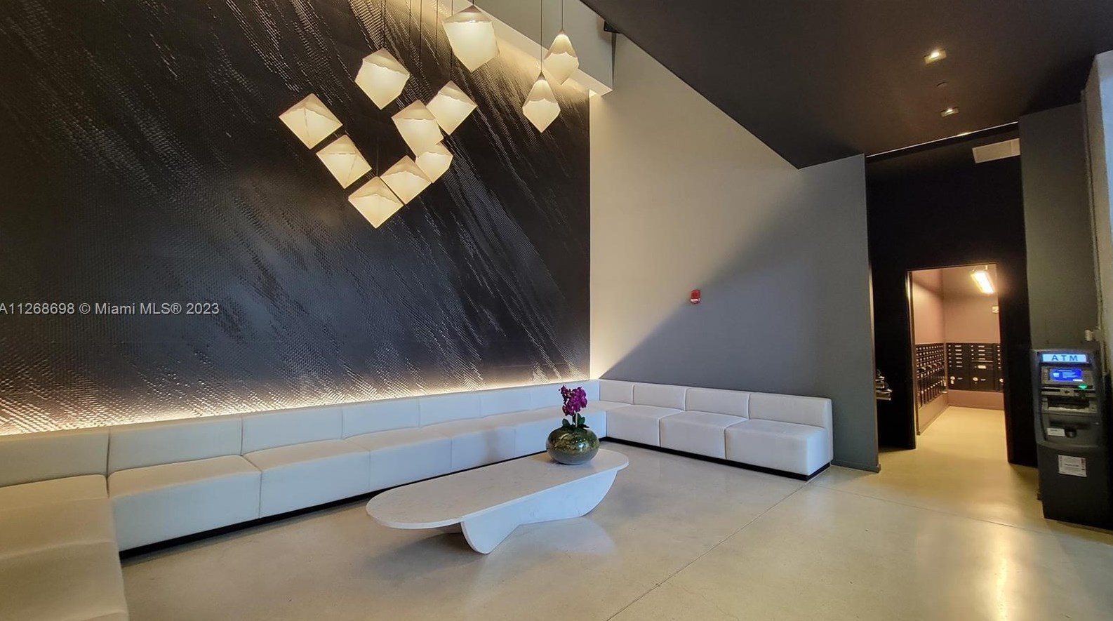 151 1st St, Miami FL 33132-2501 exterior