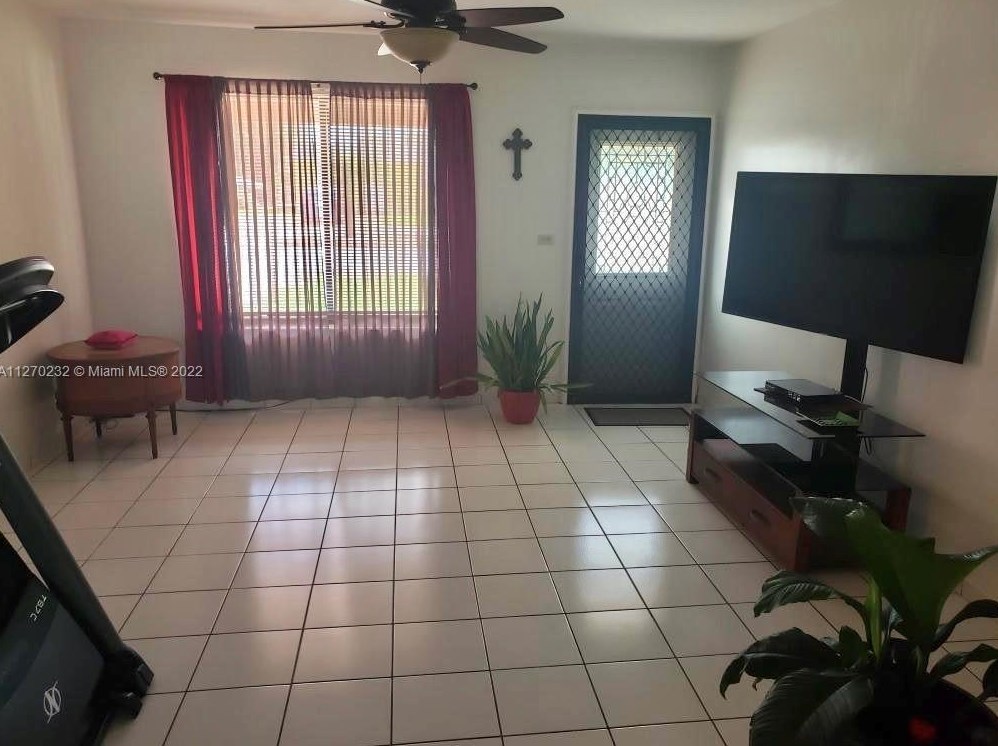 2230 61st Ave, Hollywood FL  33024-4208 exterior