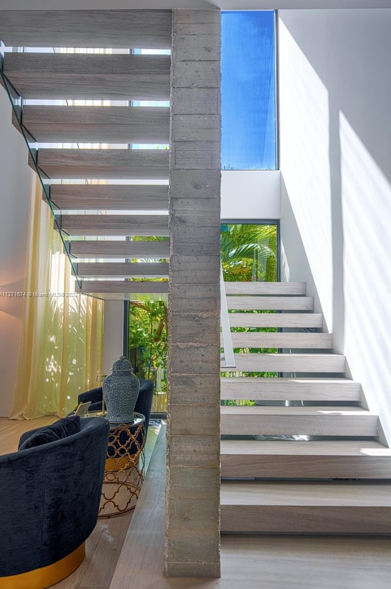 5061 Bay Rd, Miami FL  33140-2006 exterior