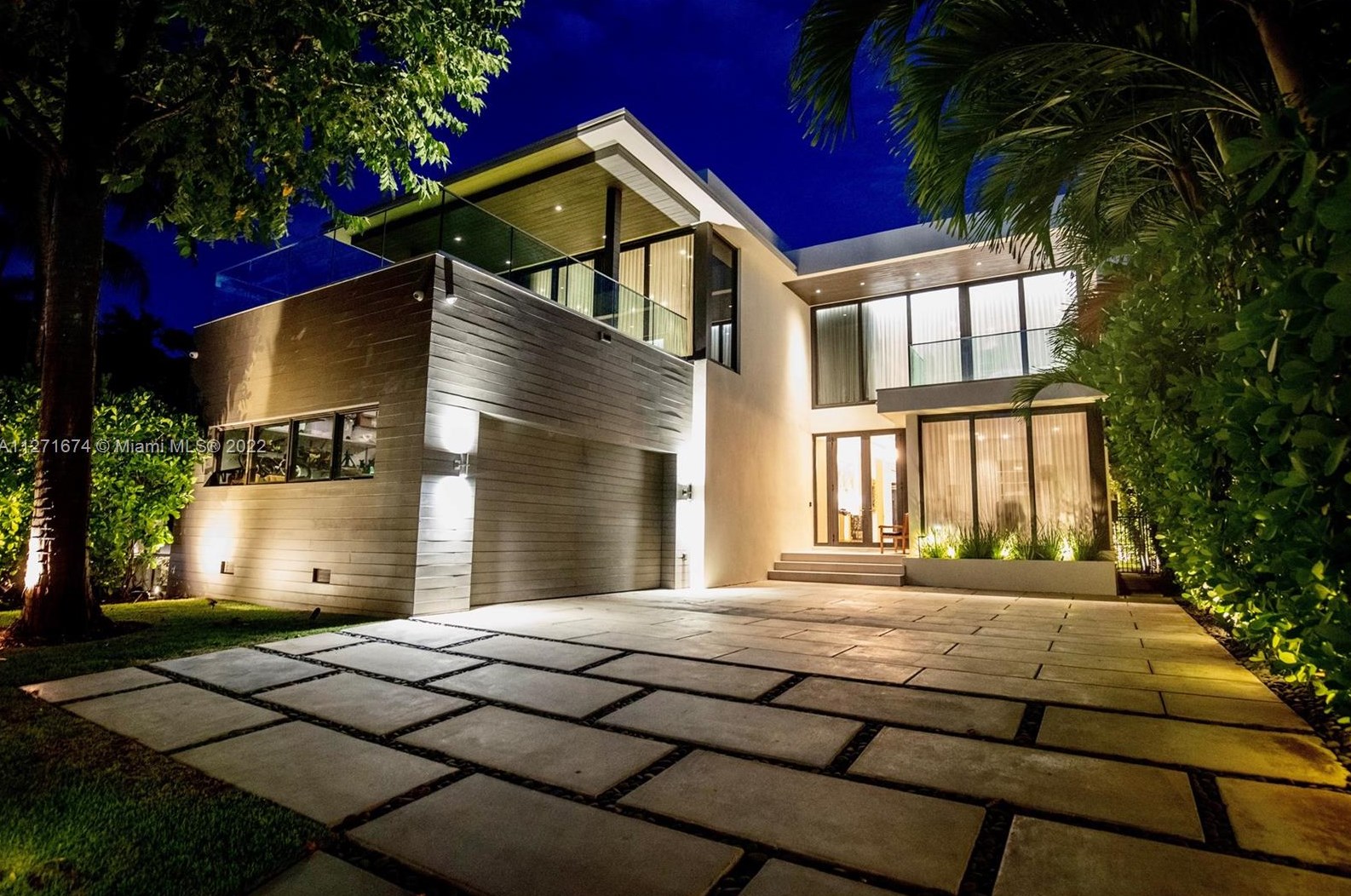 5061 Bay Rd, Miami FL  33140-2006 exterior