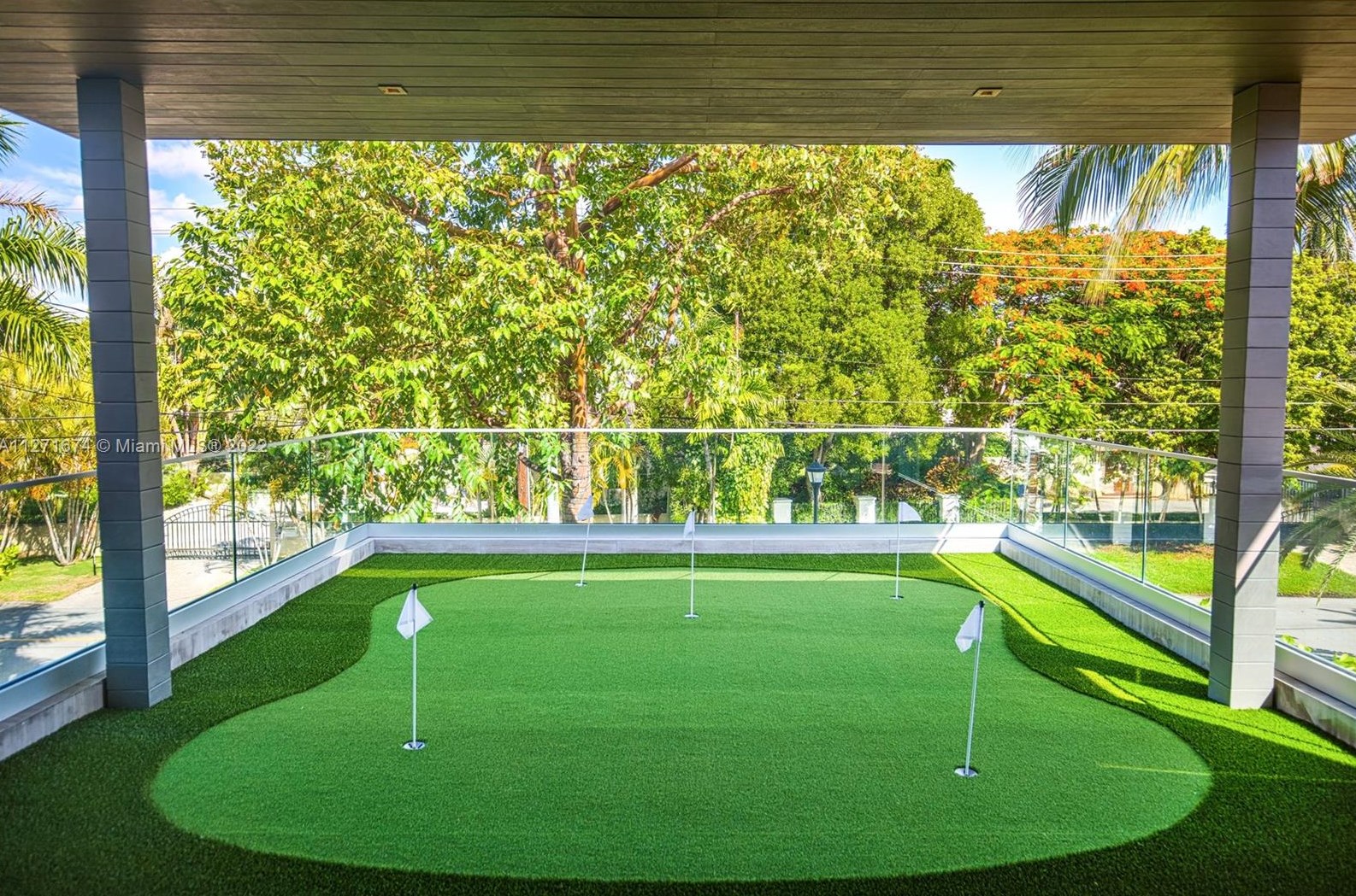 5061 Bay Rd, Miami FL  33140-2006 exterior