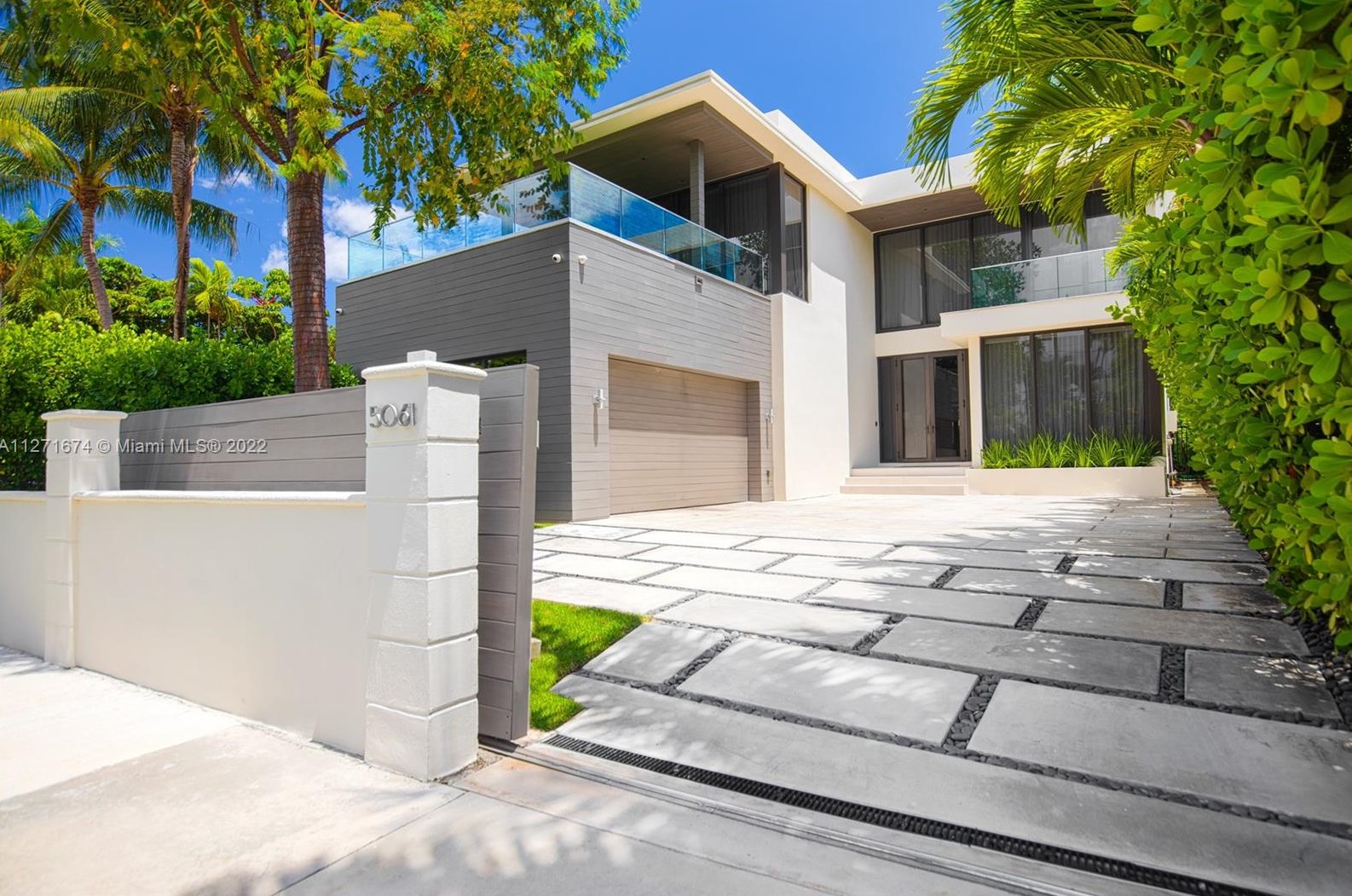 5061 Bay Rd, Miami FL  33140-2006 exterior