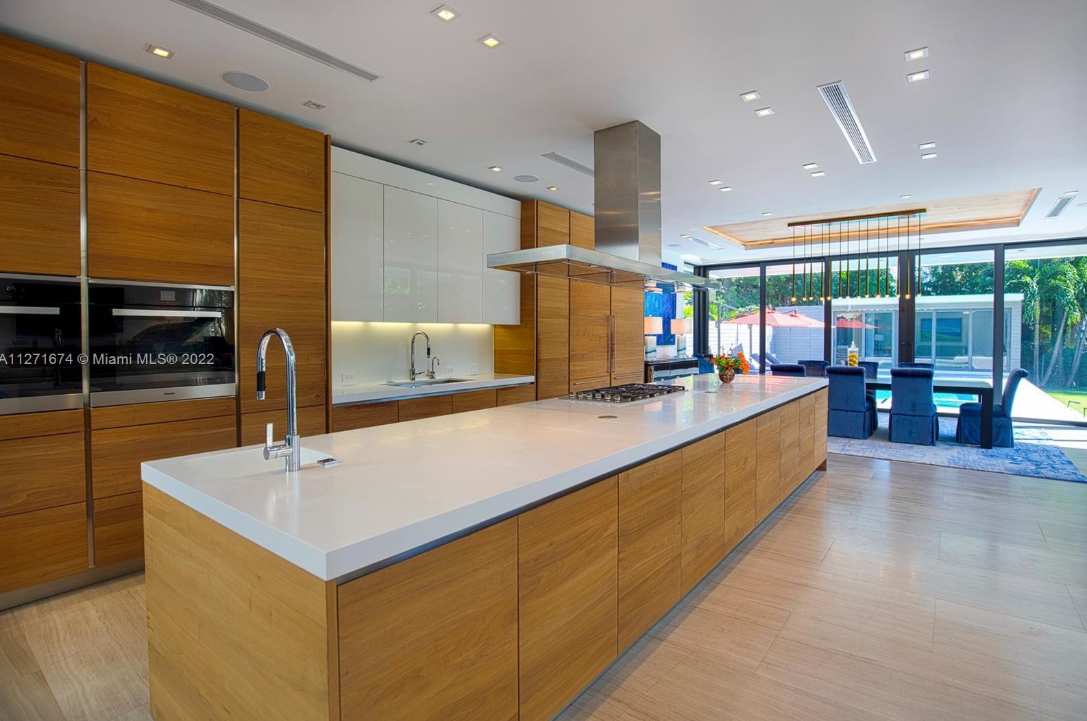 5061 Bay Rd, Miami FL  33140-2006 exterior