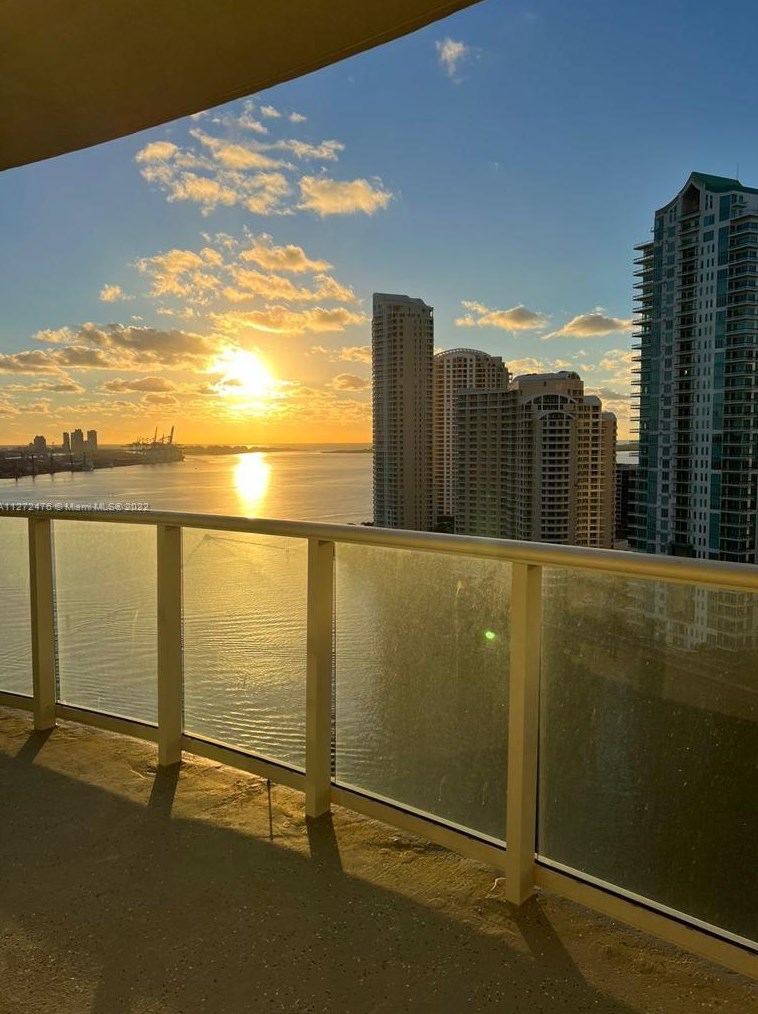 300 Biscayne Blvd, Miami FL 33131-5308 exterior