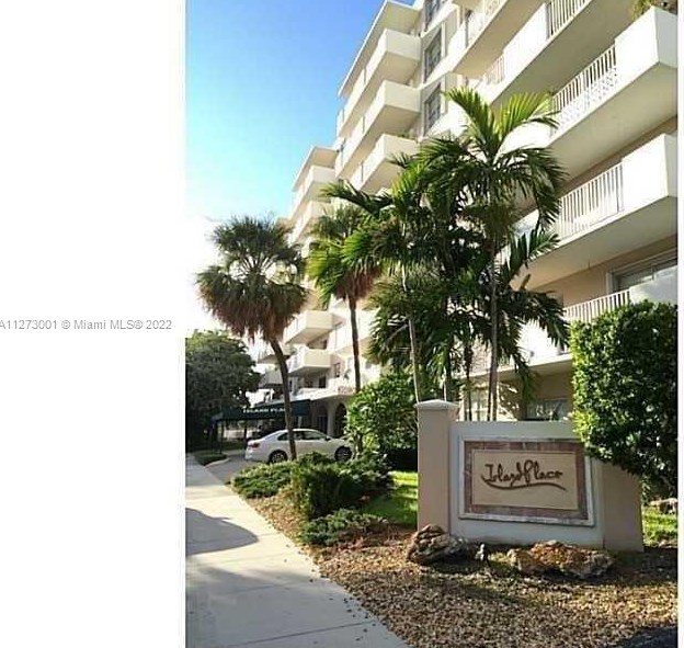 1455 Treasure Dr, Miami FL 33141-4115 exterior