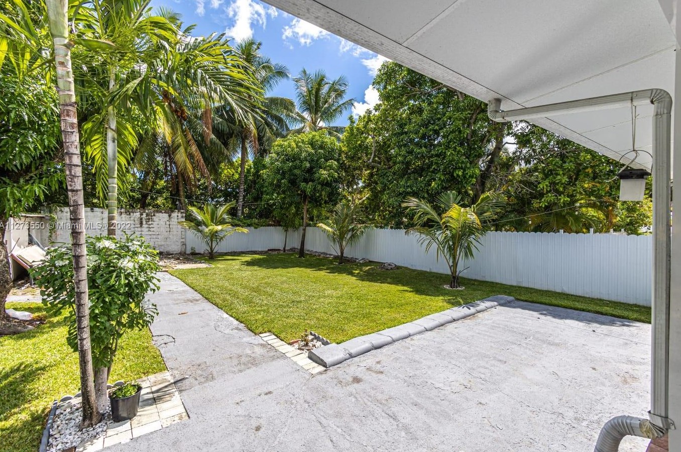 1460 35 St, Miami FL 33142-5552 exterior