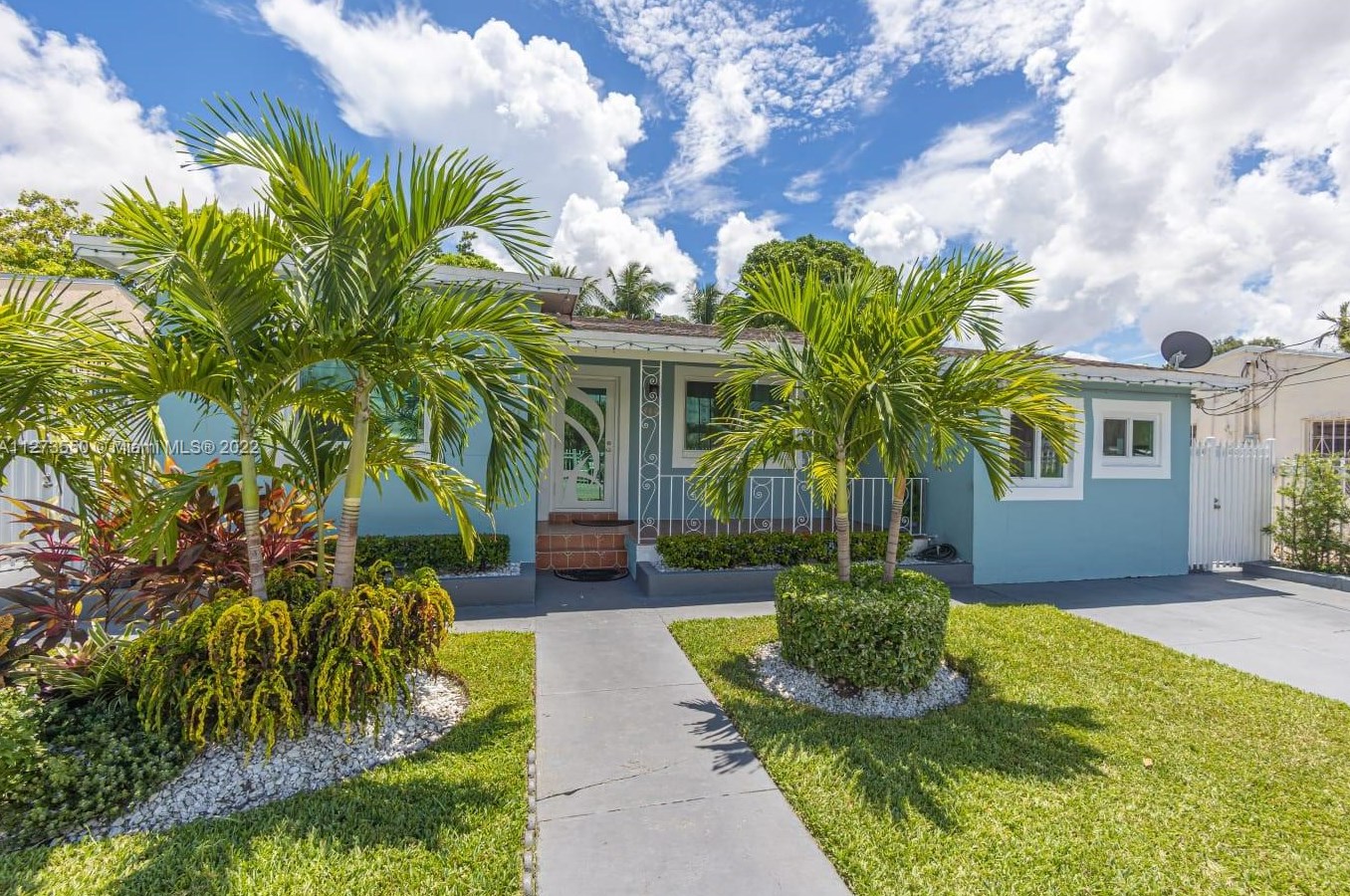 1460 35 St, Miami FL 33142-5552 exterior