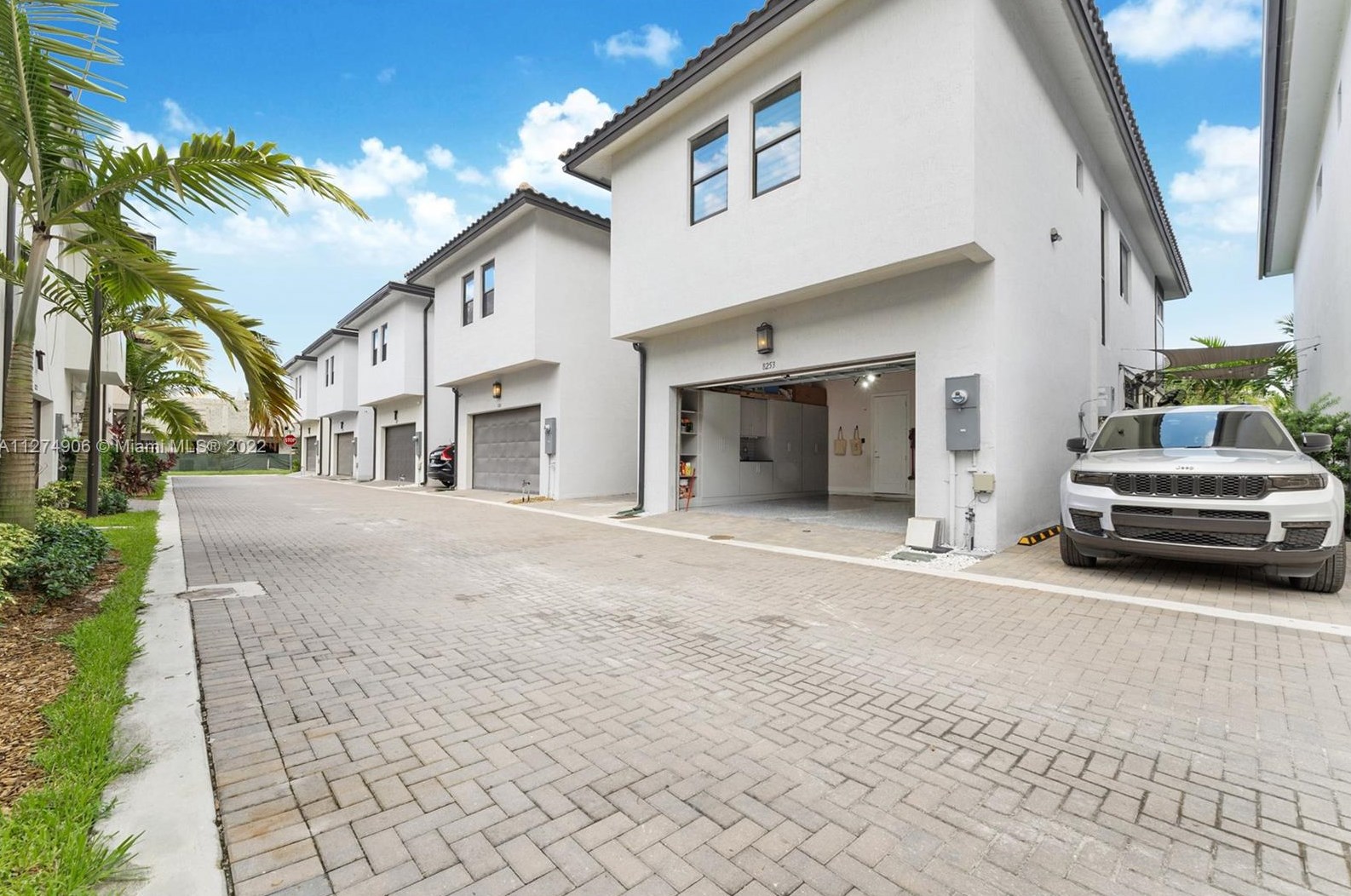 8253 44 Ter, Miami FL 33185-5323 exterior