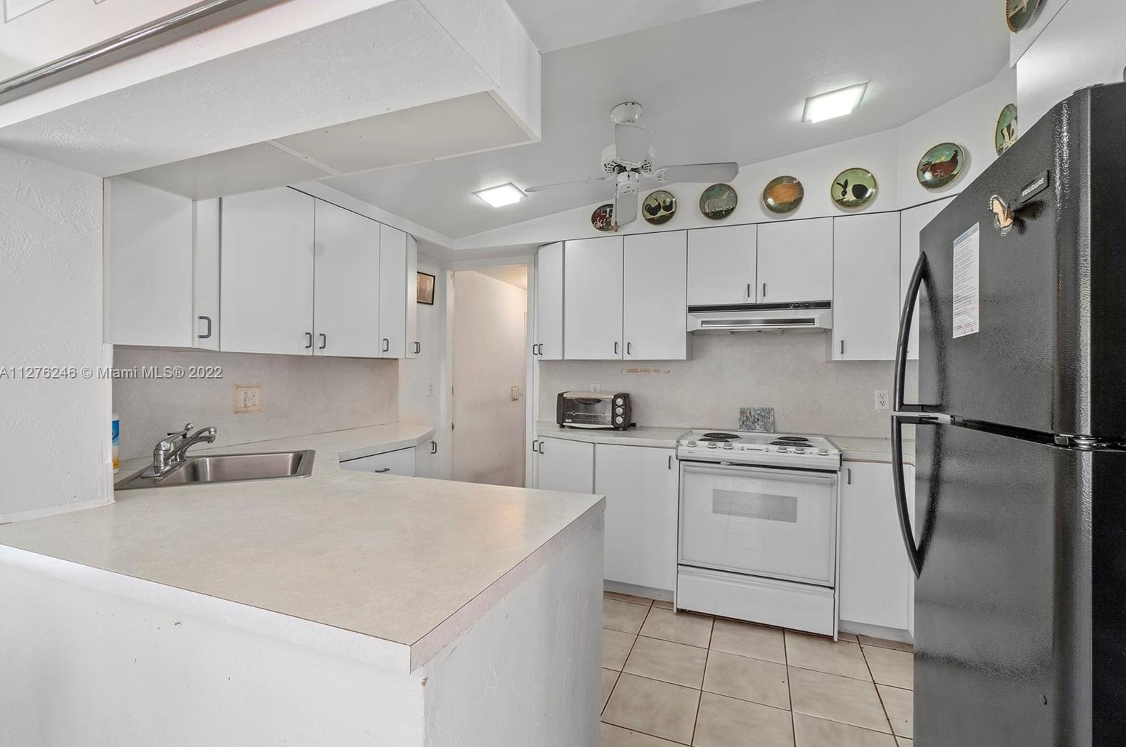 3200 Calusa St, Miami FL 33133-4731 exterior