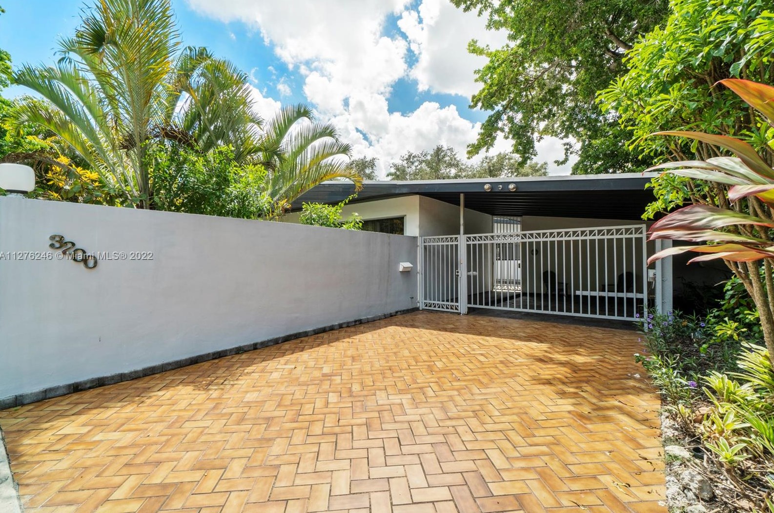 3200 Calusa St, Miami FL 33133-4731 exterior