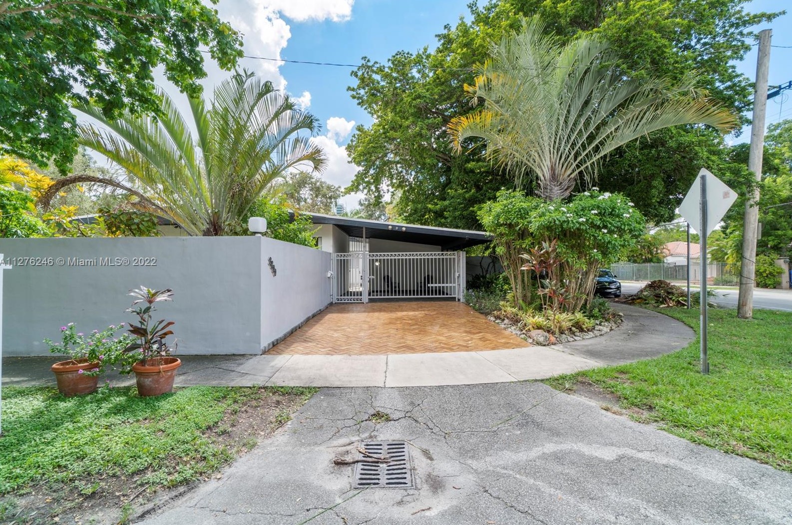 3200 Calusa St, Miami FL 33133-4731 exterior