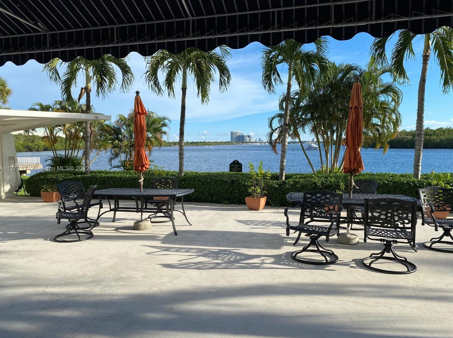 500 Bayview Dr, Miami FL  33160-4710 exterior