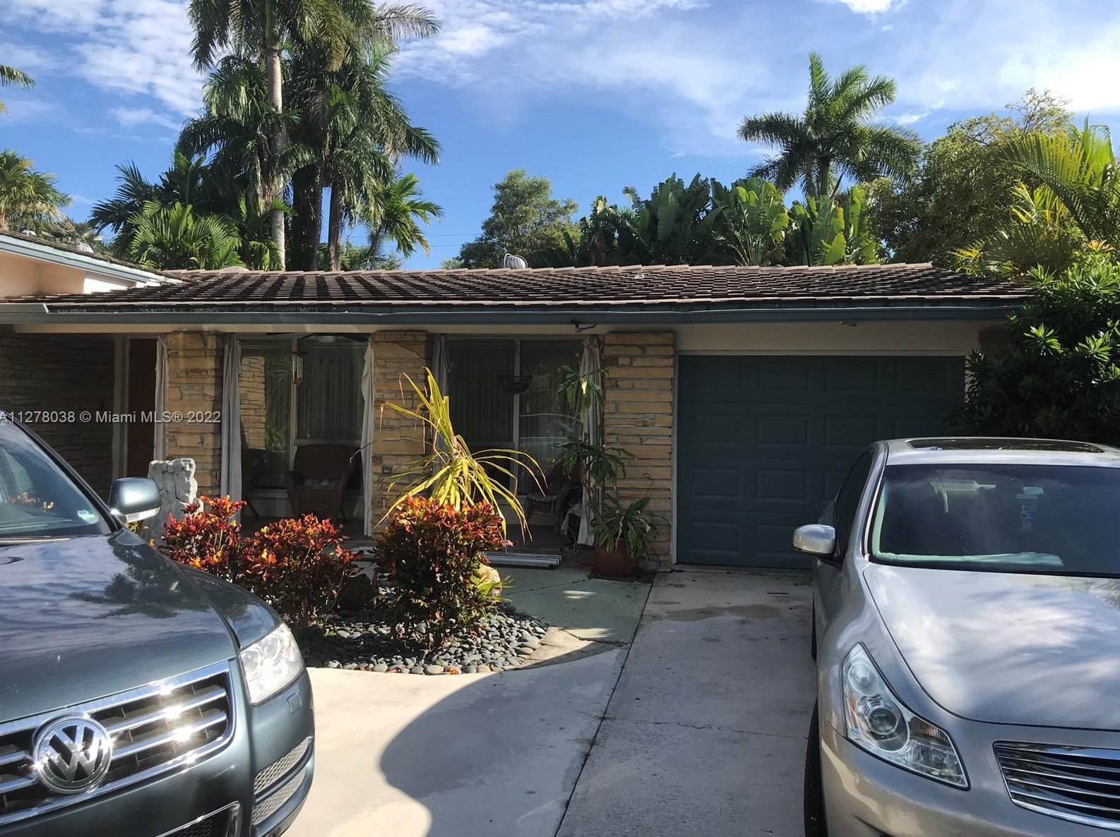 1112 Van Buren St, Hollywood FL  33019-1532 exterior