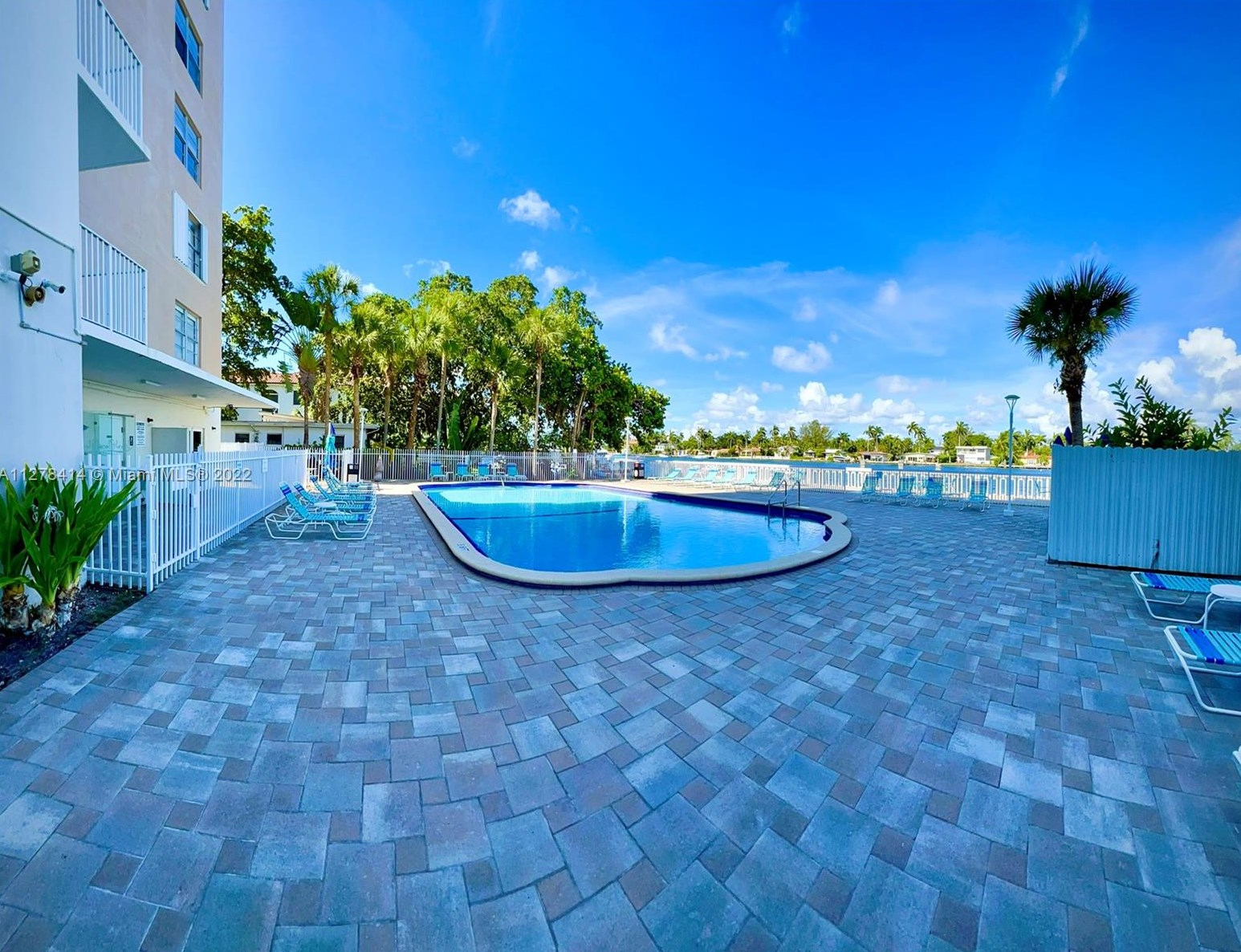 1455 Treasure Dr, Miami FL 33141-4115 exterior