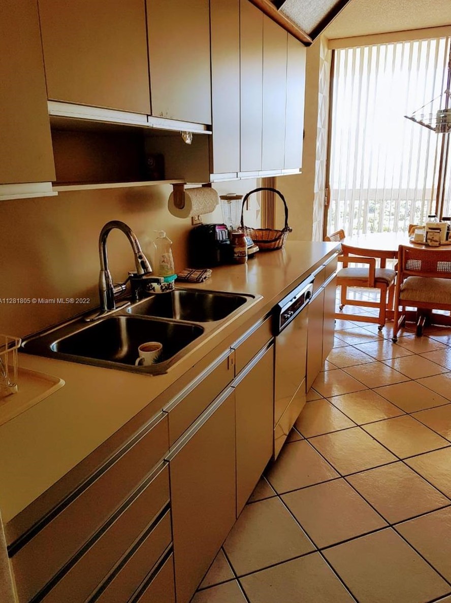 19355 Turnberry Way, Miami FL 33180-2531 exterior