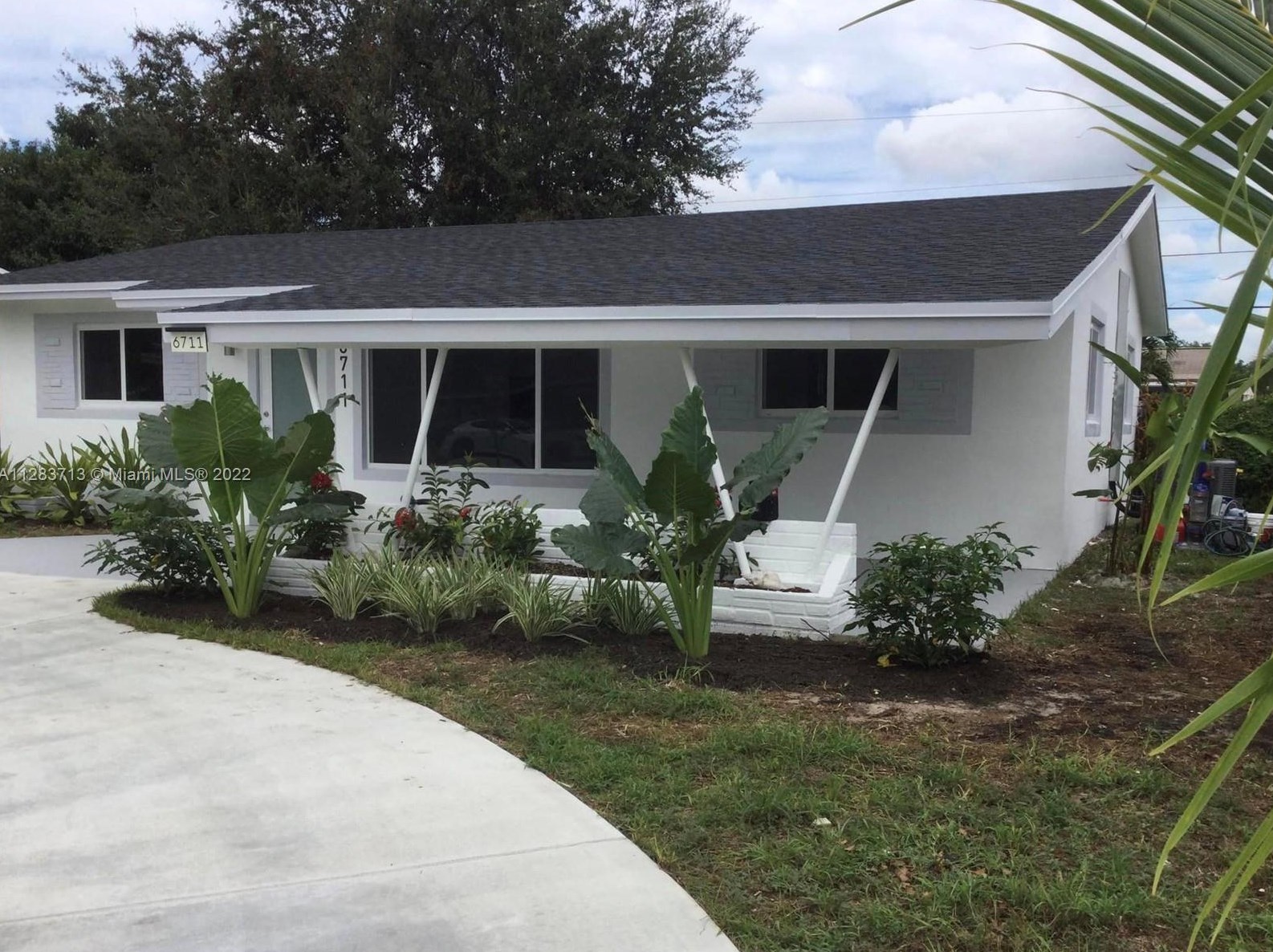 6711 Mcclellan St, Hollywood FL  33024-1829 exterior