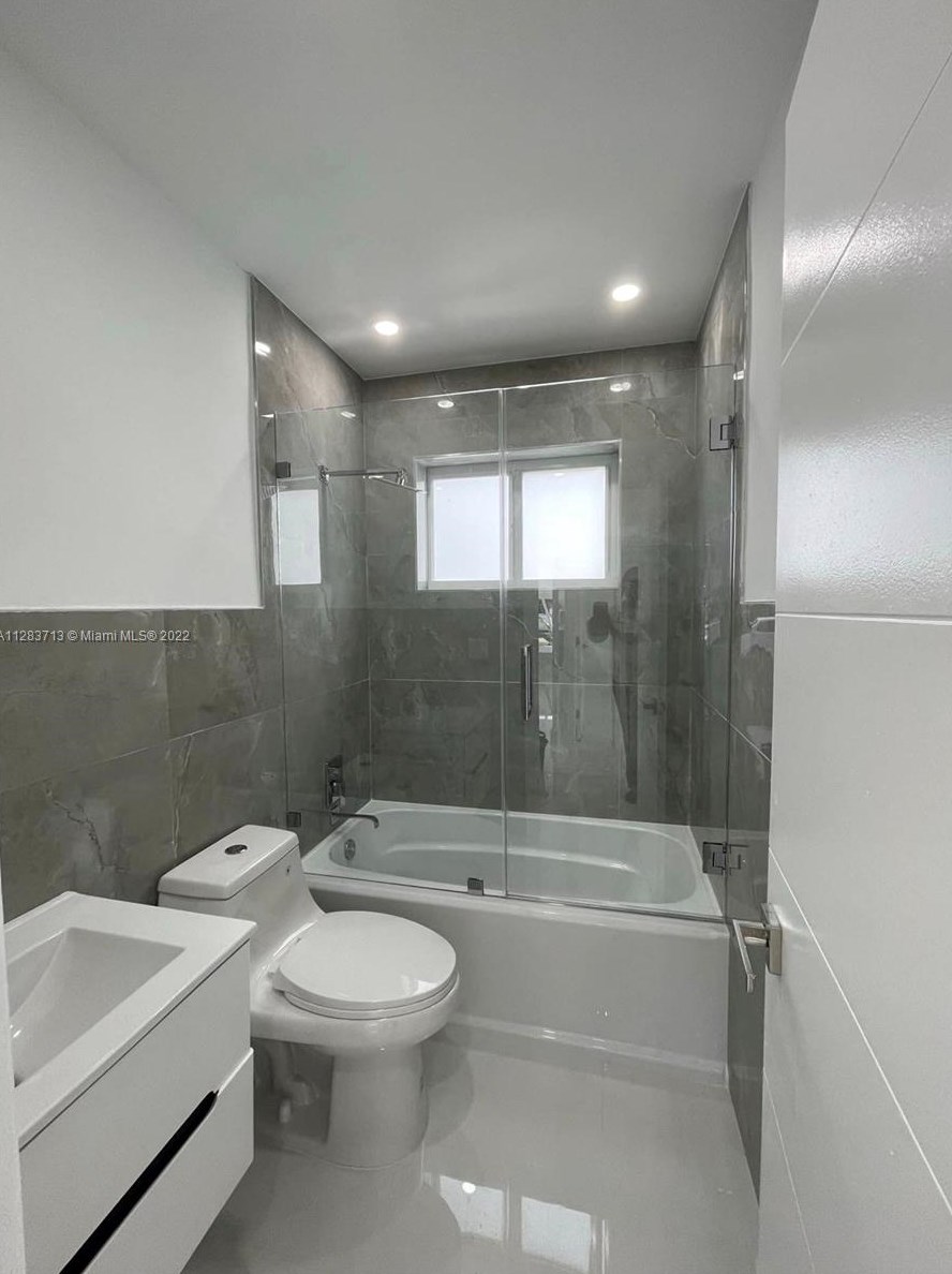 6711 Mcclellan St, Hollywood FL  33024-1829 exterior