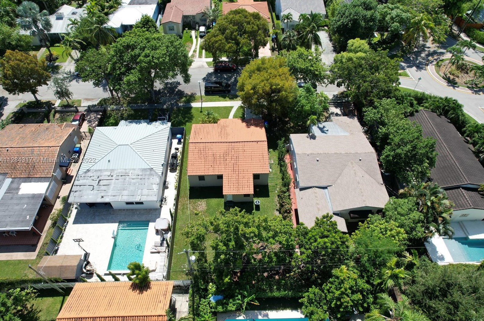 2385 25th St, Miami FL  33133-2301 exterior