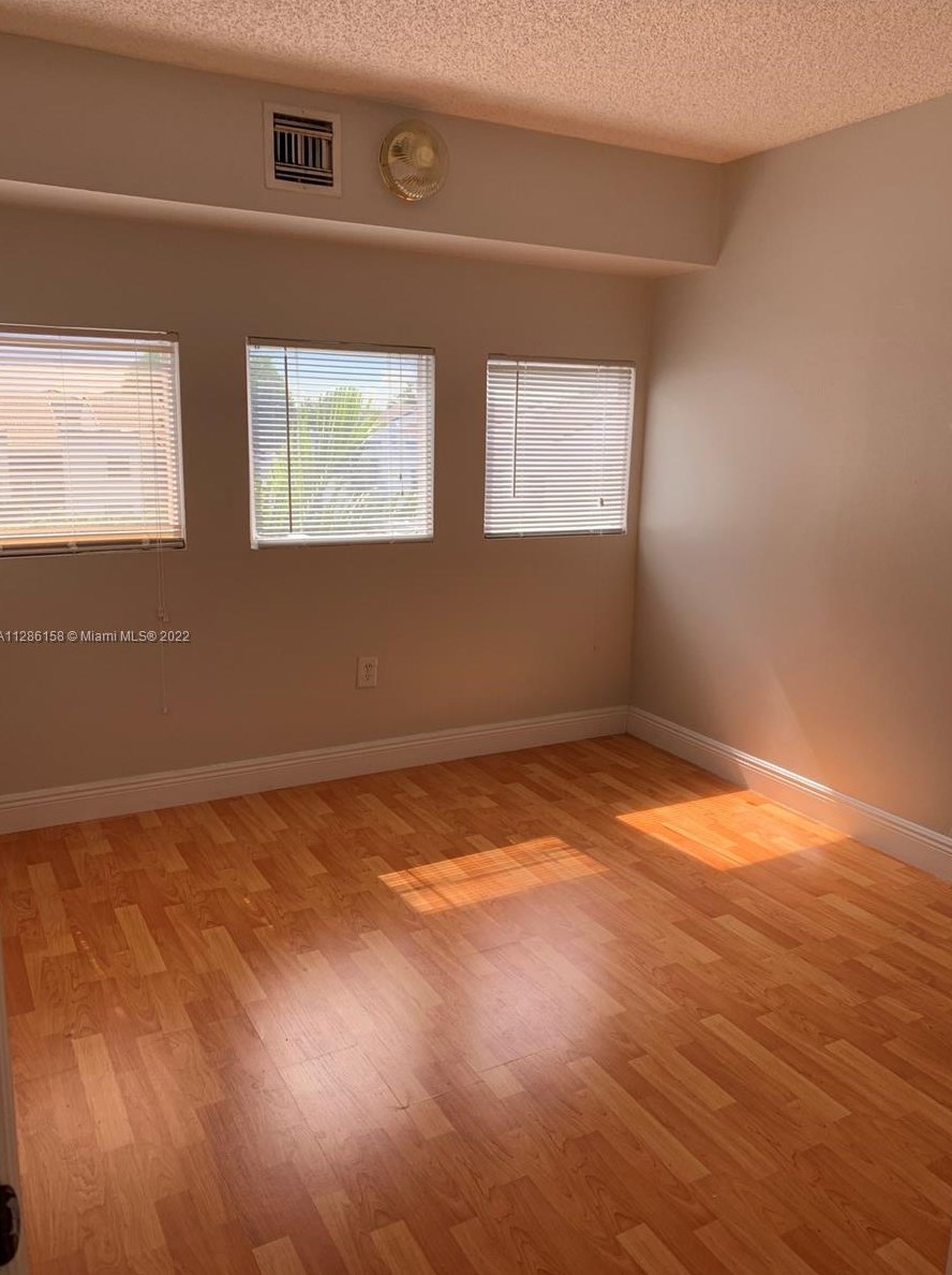 4734 97th Ct, Miami FL 33178-1977 exterior