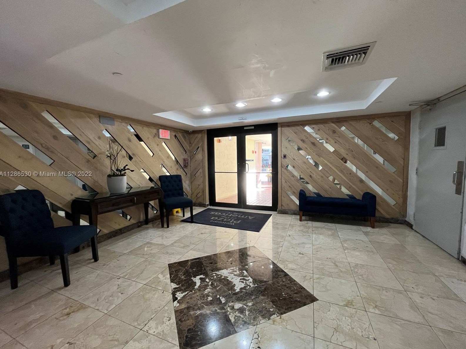 17021 Bay Rd, Miami FL 33160-3684 exterior