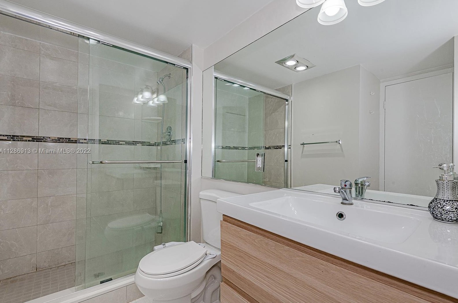 3675 Country Club Dr, Miami FL 33180-1731 exterior