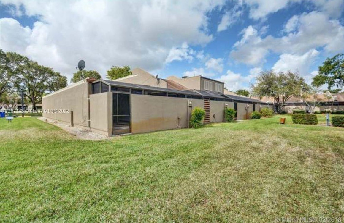 1131 Hiatus Rd, Hollywood FL  33026-3034 exterior