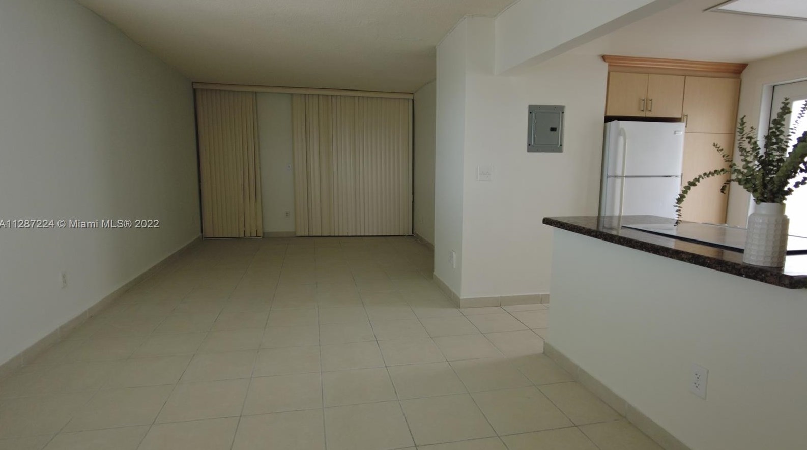 8001 Crespi Blvd, Miami FL 33141-1509 exterior