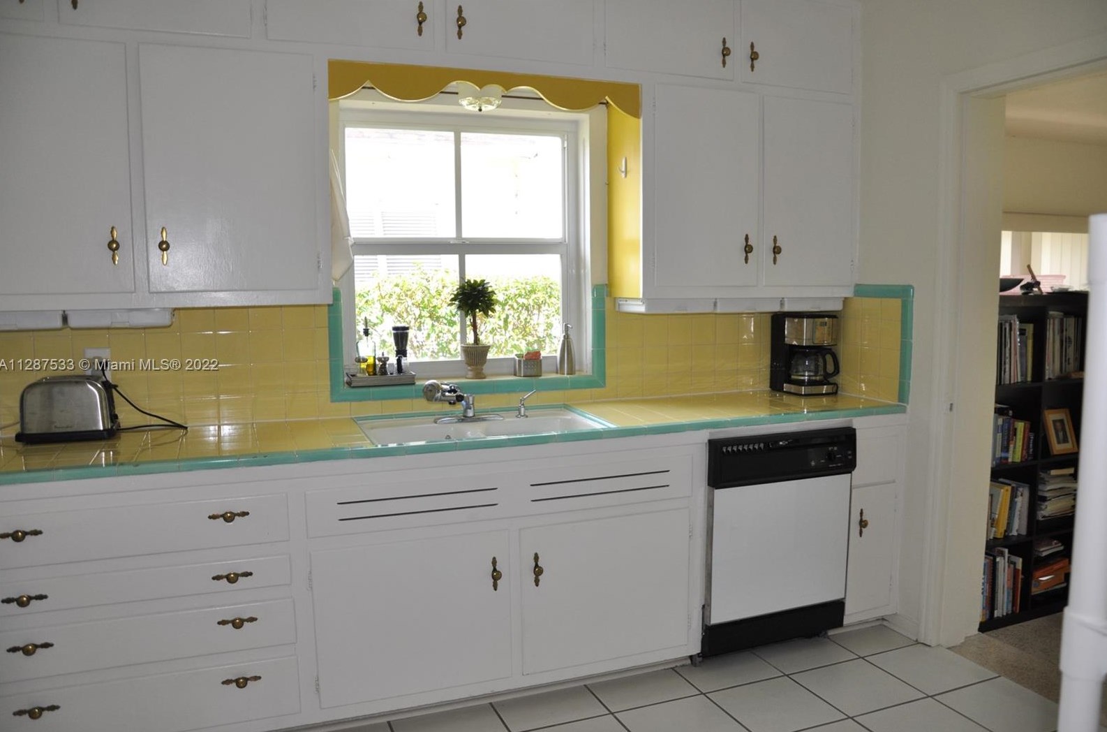 3551 Crystal Ct, Miami FL 33133-4037 exterior