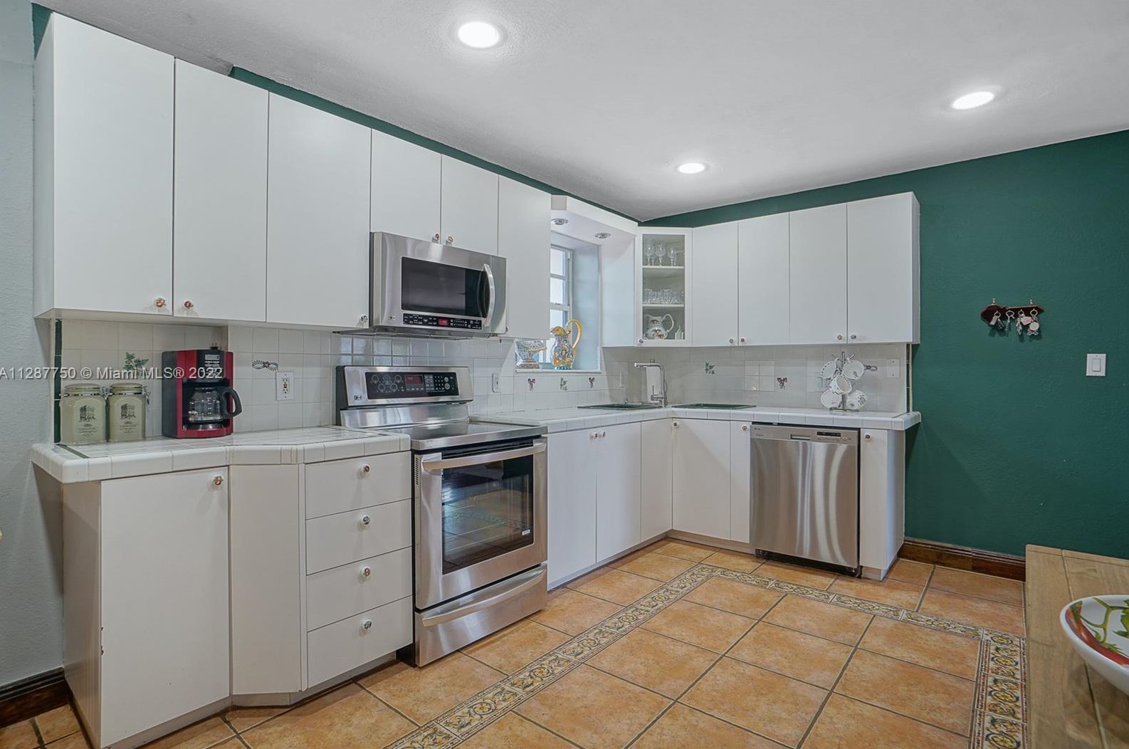 1315 92 Ct, Miami FL 33189-2467 exterior