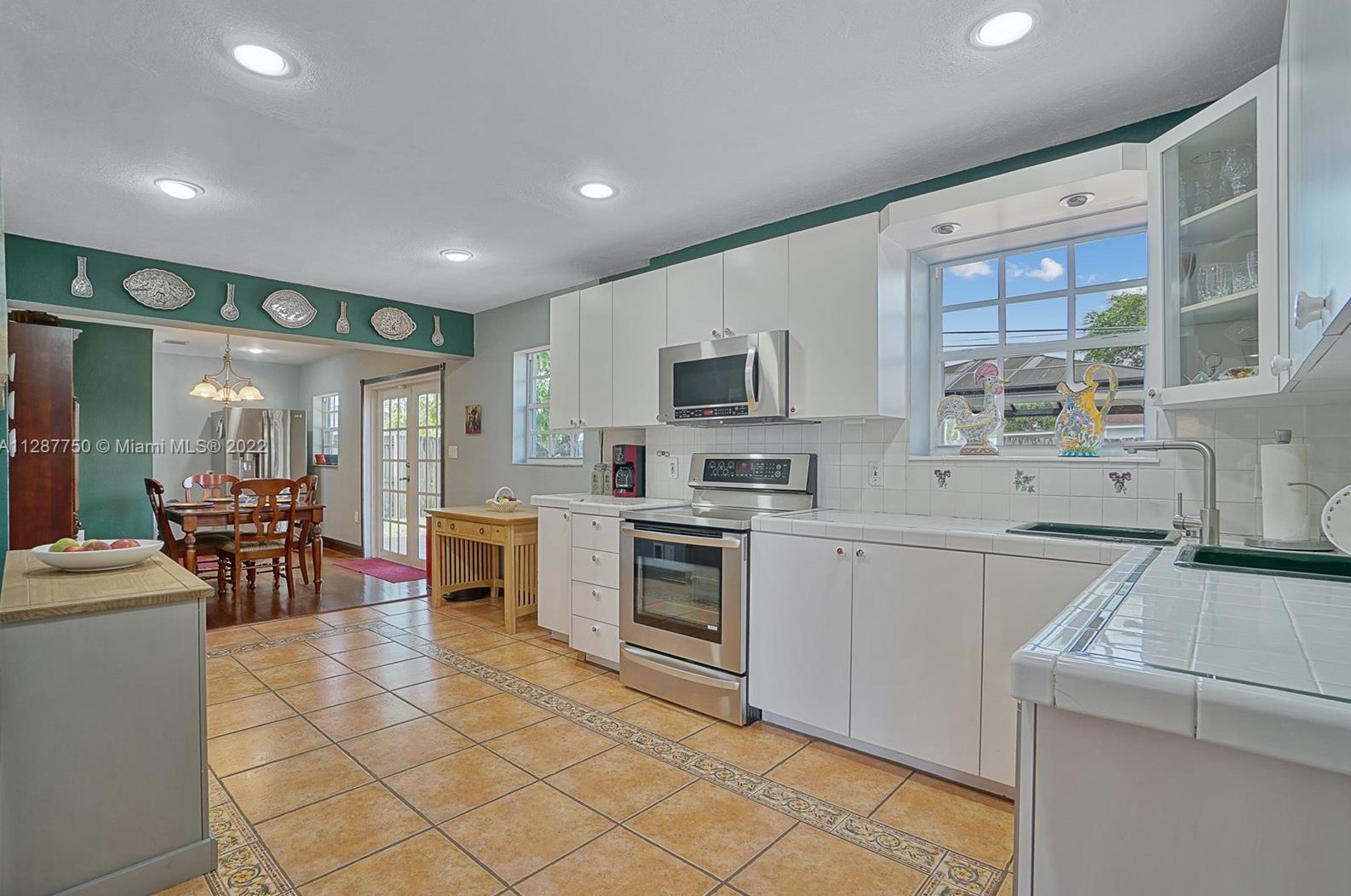 1315 92 Ct, Miami FL 33189-2467 exterior