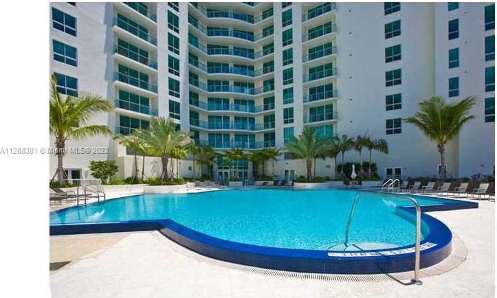 300 Biscayne Blvd, Miami FL  33131-5308 exterior