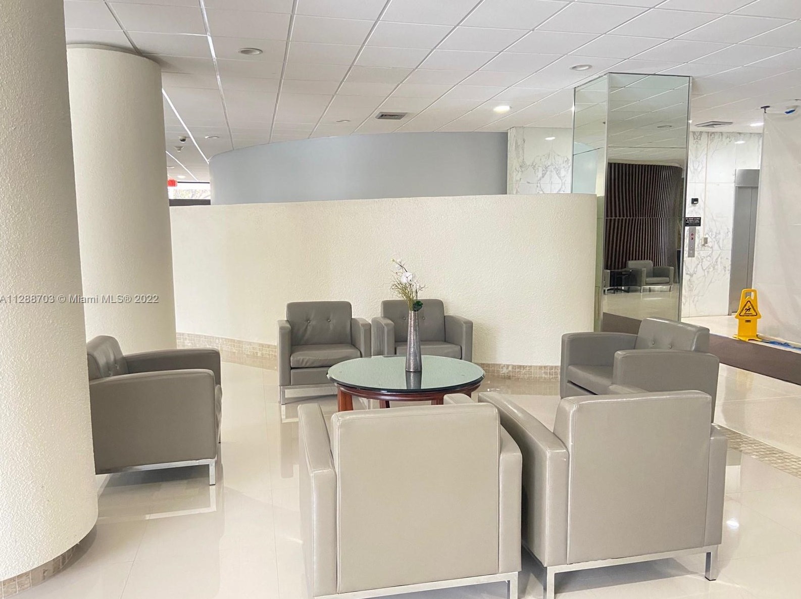 20100 Country Club Dr, Miami FL 33180-1672 exterior