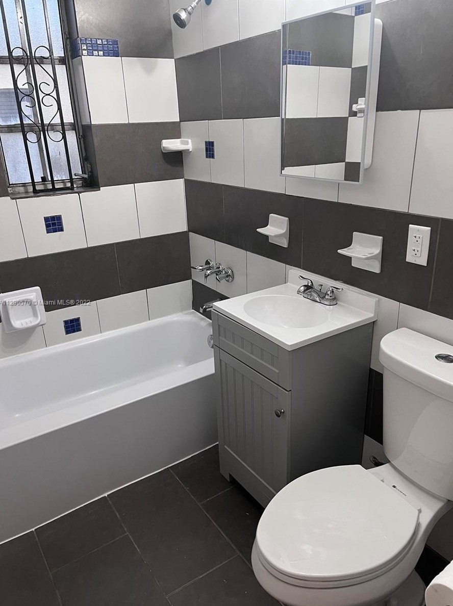 2226 Charleston St, Hollywood FL  33020-1230 exterior