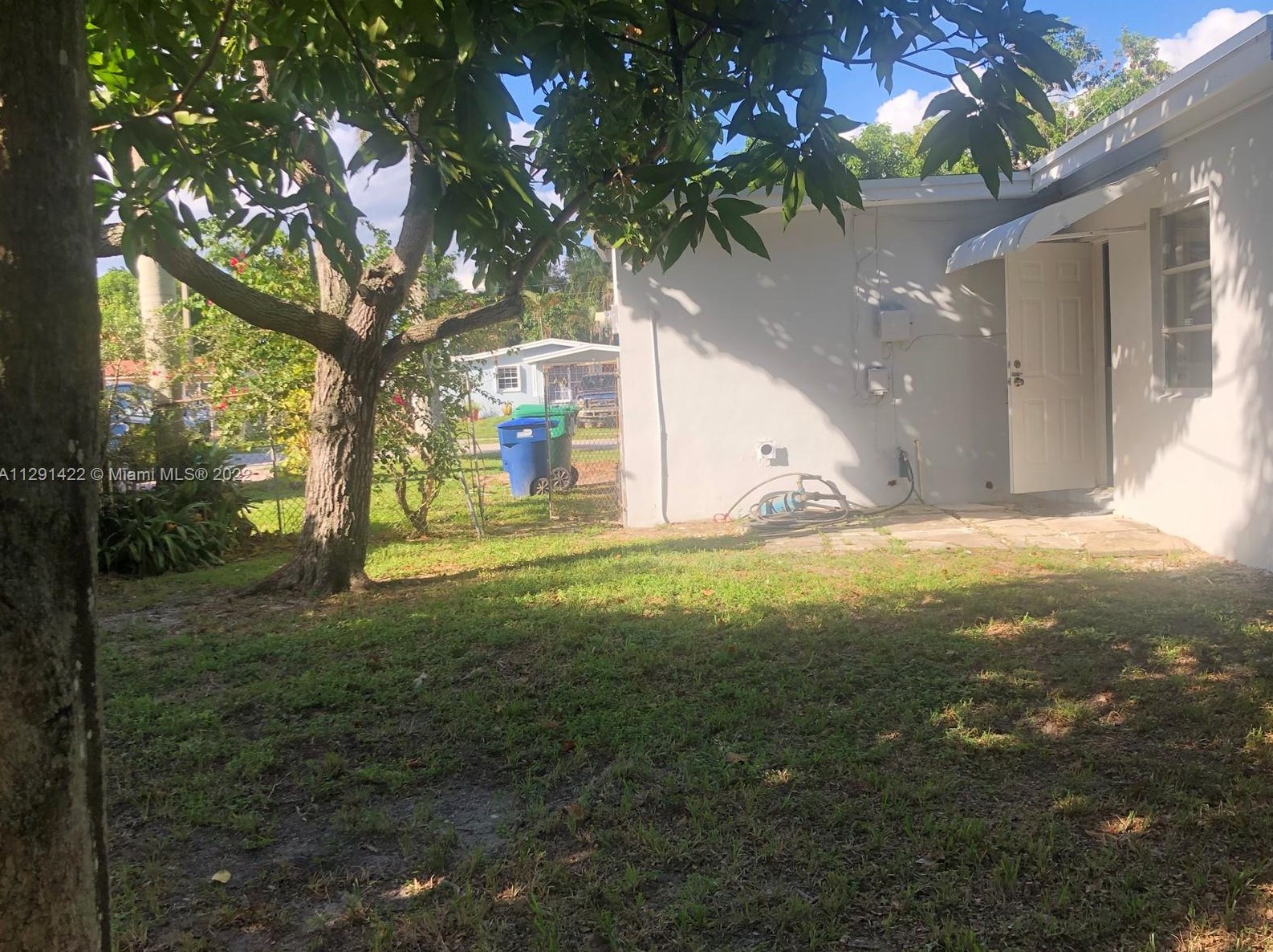 5462 172nd Ter, Miami FL  33055-3952 exterior