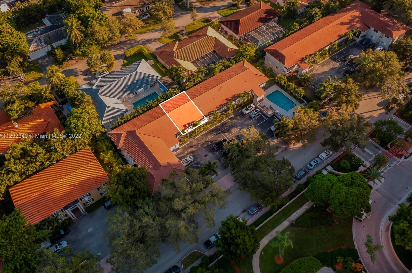 35 Edgewater Dr, Miami FL 33133-6947 exterior