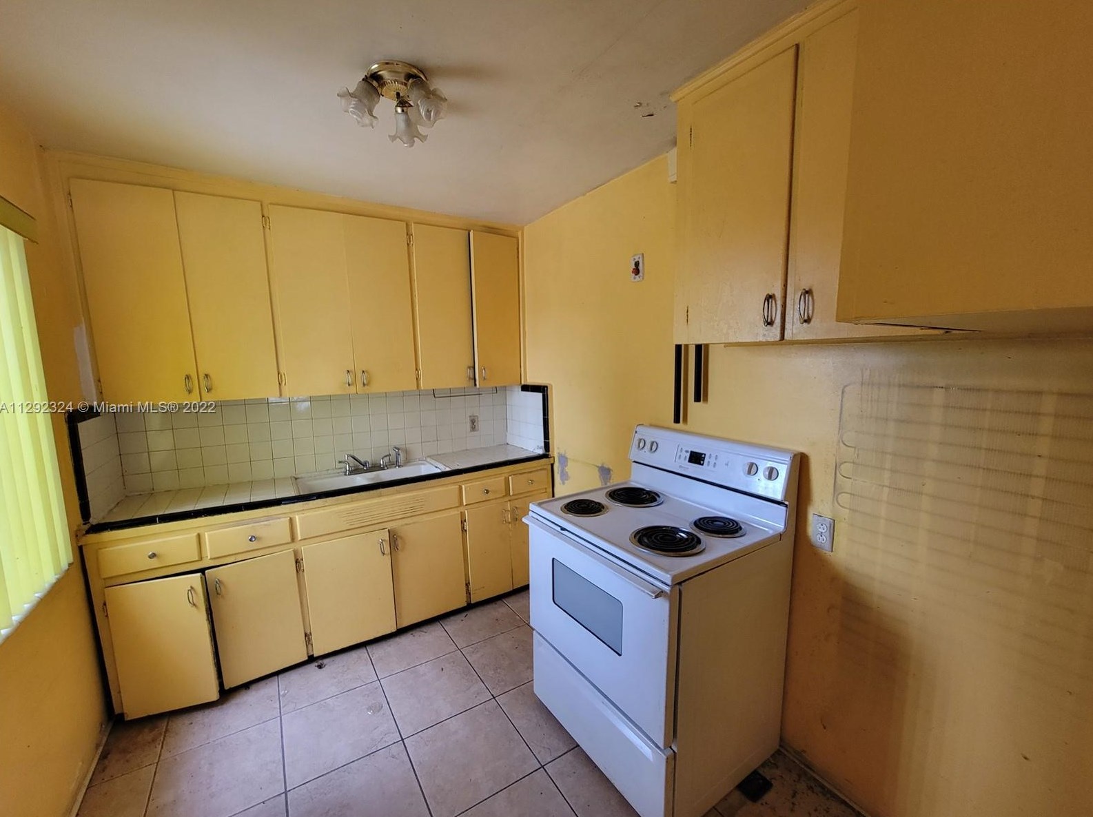 2281 81 Ter, Miami FL 33147-4838 exterior