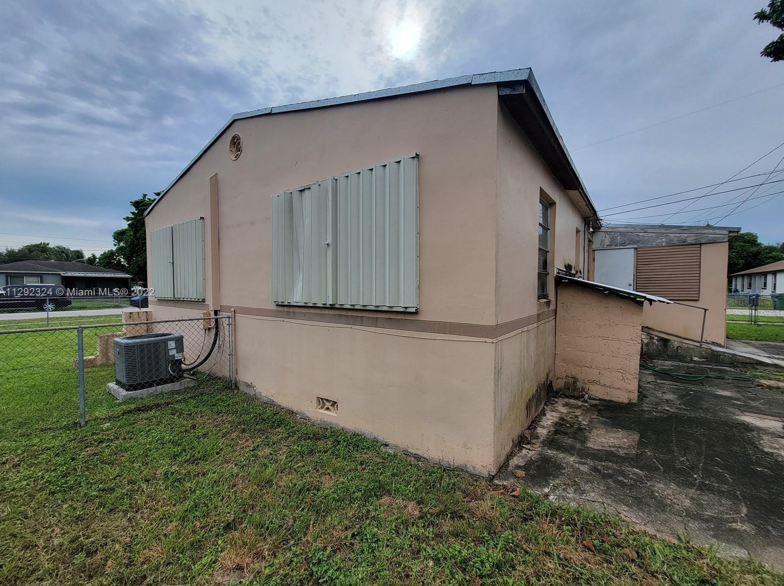 2281 81 Ter, Miami FL 33147-4838 exterior