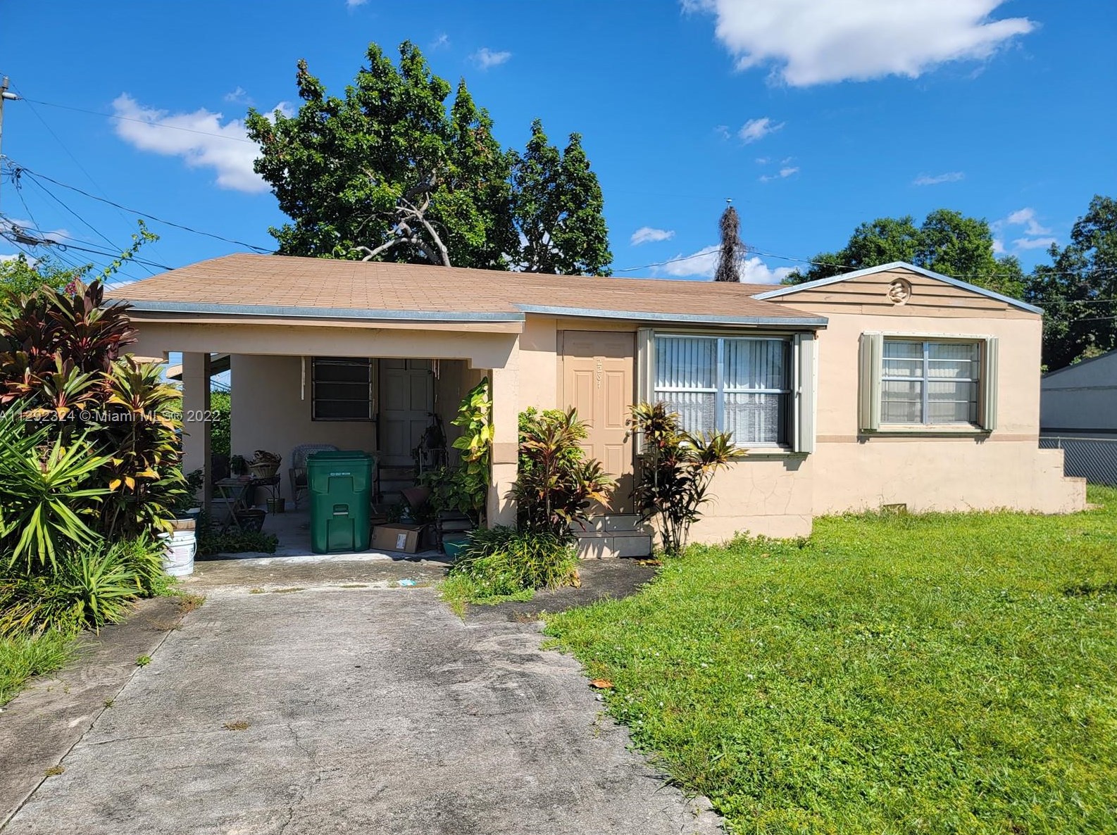 2281 81 Ter, Miami FL 33147-4838 exterior
