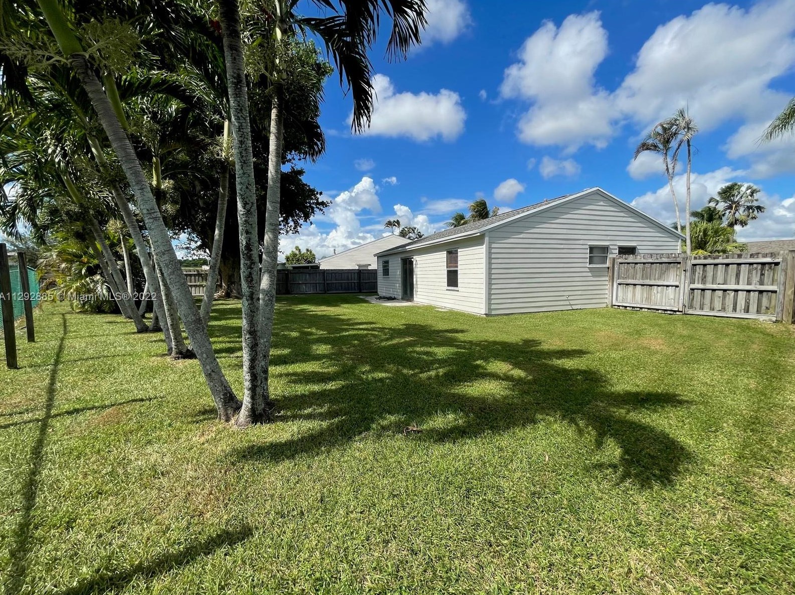 7786 Ridgewood Dr, Lake Worth FL  33467-6330 exterior