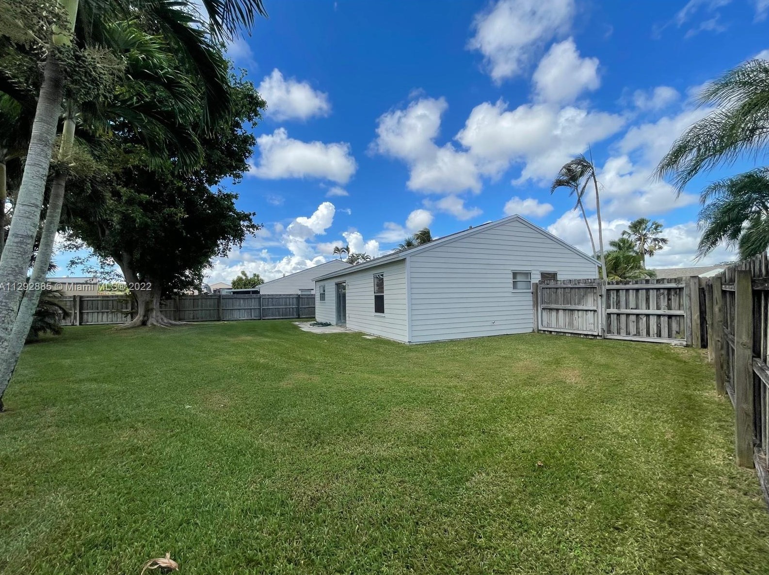 7786 Ridgewood Dr, Lake Worth FL  33467-6330 exterior