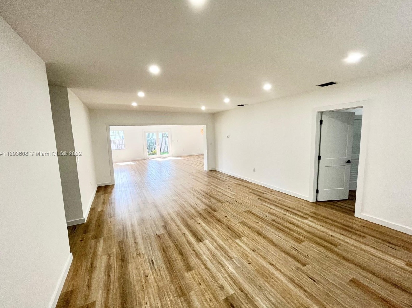 6840 48th Ter, Miami FL  33155-5700 exterior