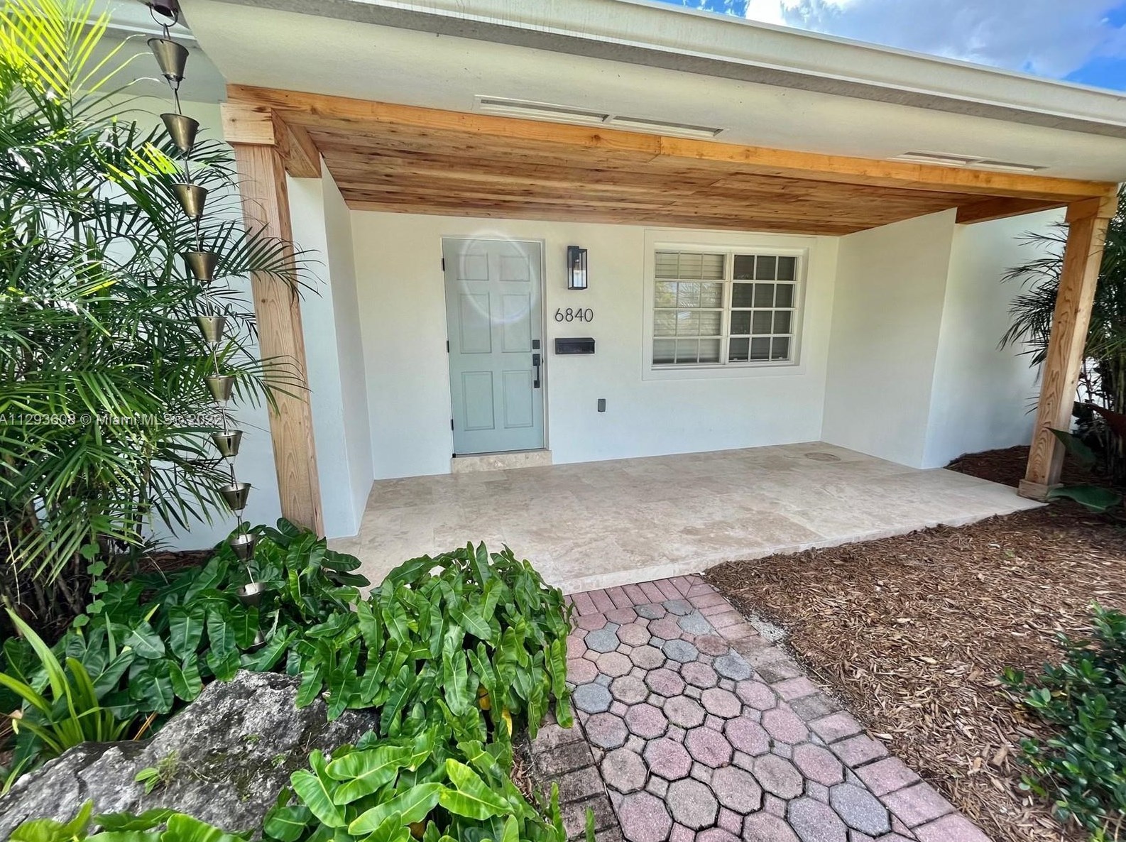 6840 48th Ter, Miami FL  33155-5700 exterior