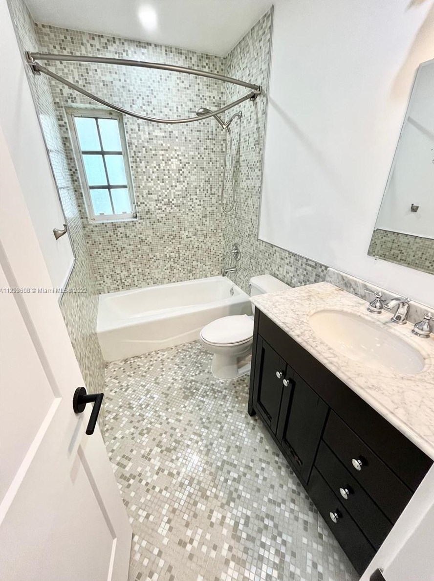 6840 48th Ter, Miami FL  33155-5700 exterior