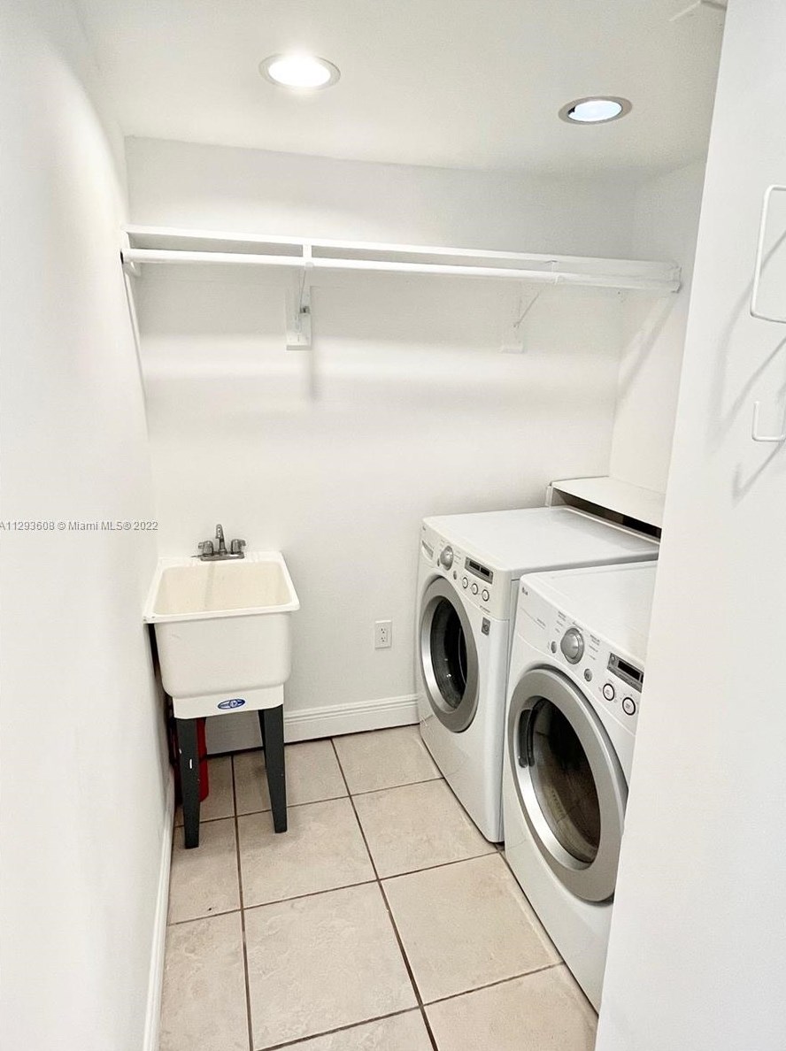 6840 48th Ter, Miami FL  33155-5700 exterior