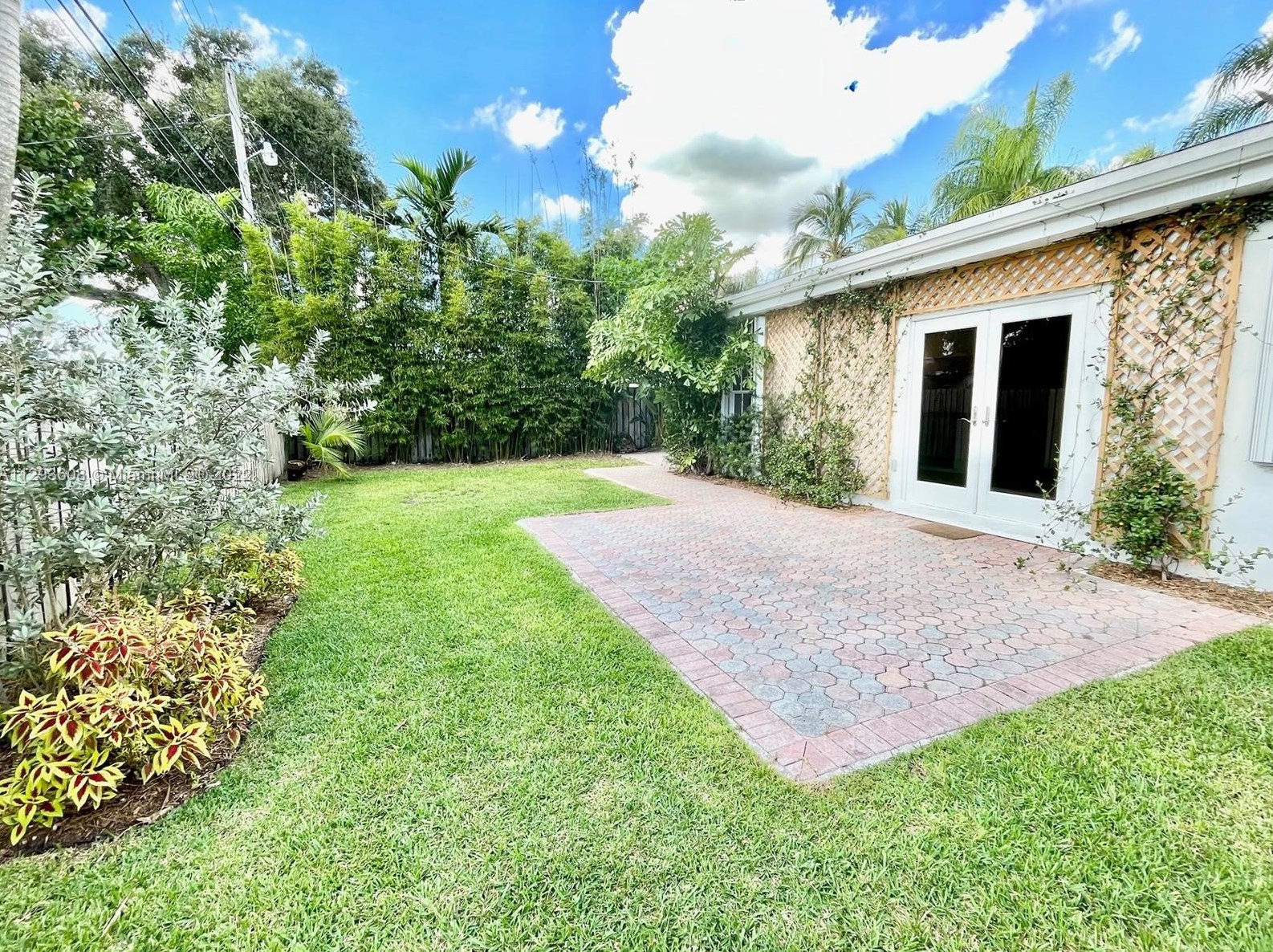 6840 48th Ter, Miami FL  33155-5700 exterior