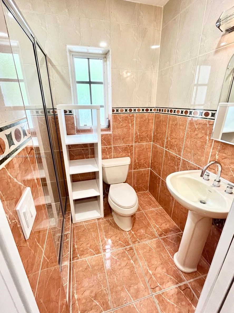 6840 48th Ter, Miami FL  33155-5700 exterior