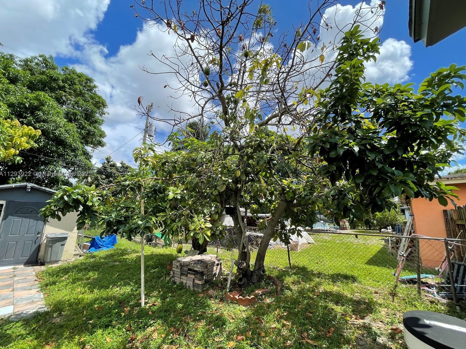 3431 172 Ter, Miami FL 33056-4166 exterior