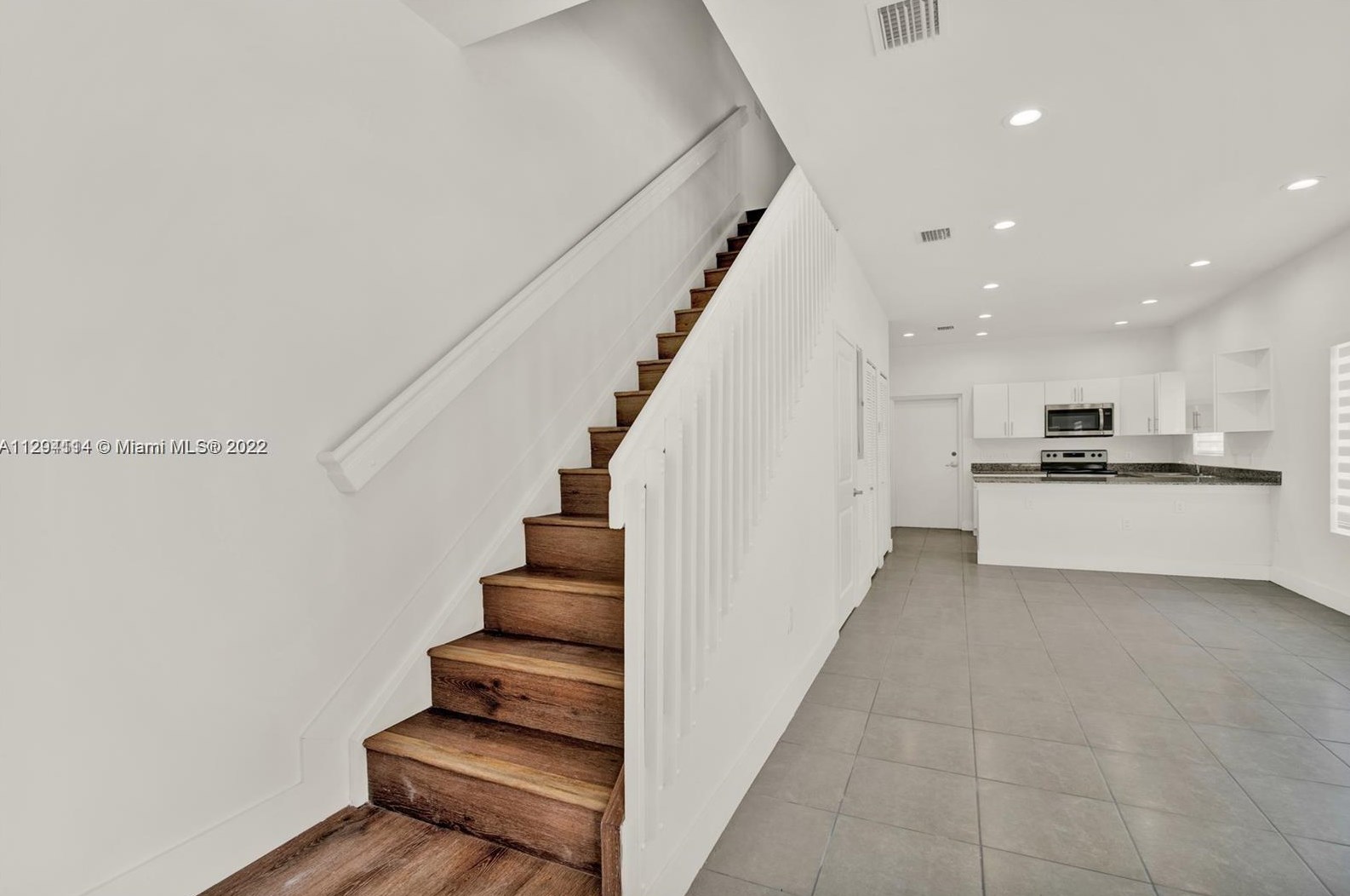 6331 1st Pl, Miami FL  33150-4580 exterior