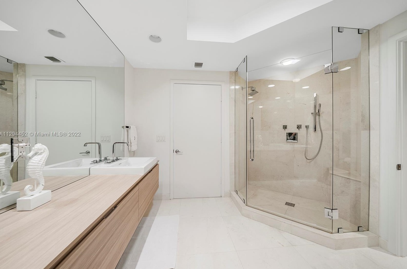 17111 Biscayne Blvd, Miami FL 33160 exterior